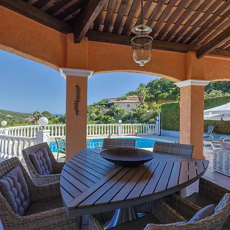 Luxus Cristina - Mit Pool Und Meerblick By Riviera Homelife Hébergement de vacances Roquebrune-sur Argens